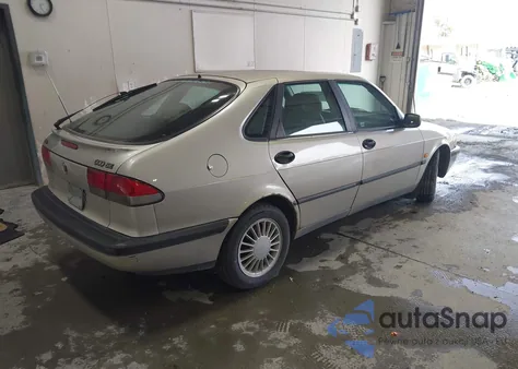 1995 Saab 900 Se z USA, uszkodzony, nr VIN YS3DF55V4S2027025